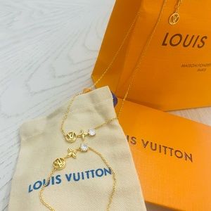 Lv woman’s necklace and bracelet set!